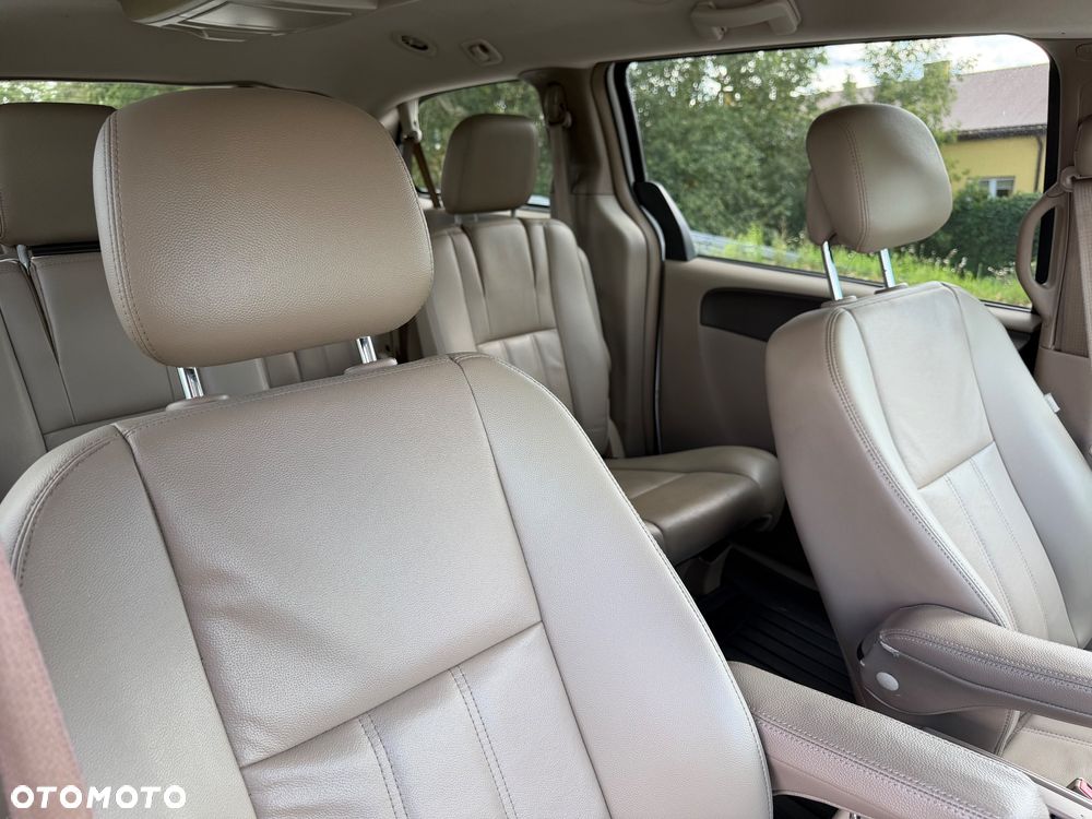 Chrysler Town & Country 3.6 Limited - 14