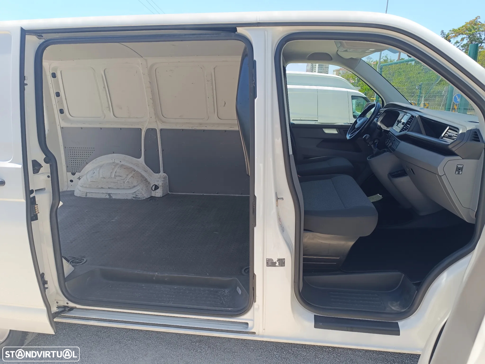 VW Transporter 2.0 TDI Business - 14