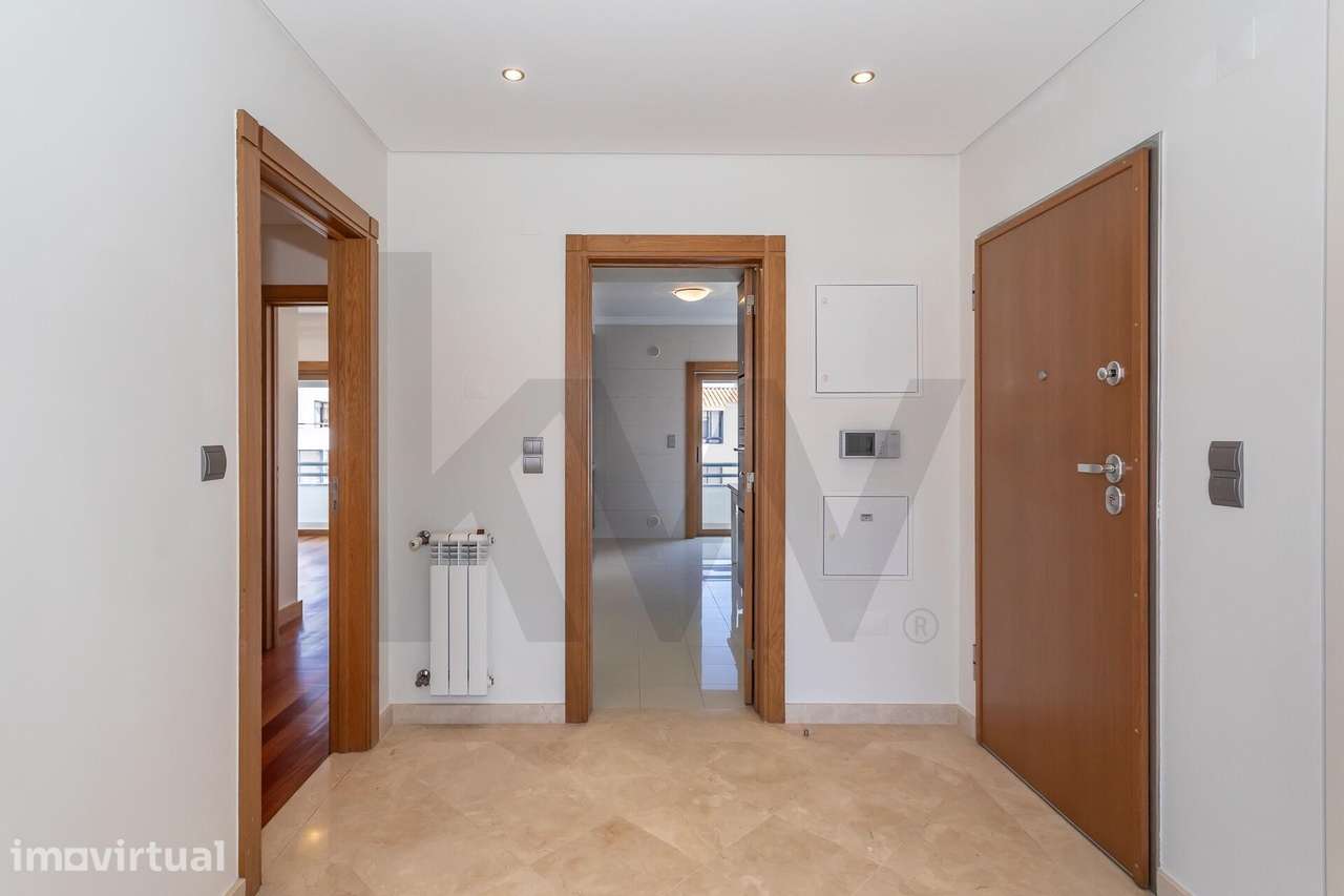 Apartamento Duplex T3 com 3 Suites, 246 m2, 6 Varandas e Garagem para - Grande imagem: 3/46