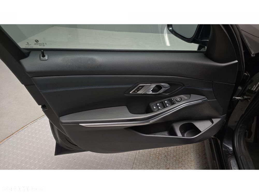 BMW Seria 3 320d xDrive mHEV M Sport - 17