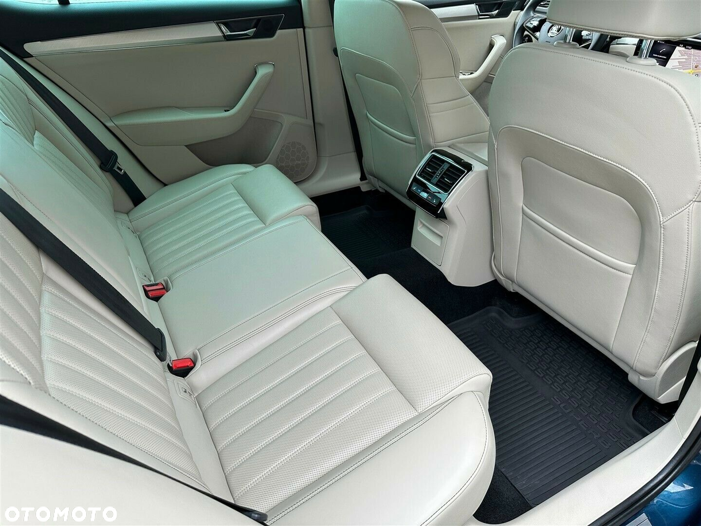 Skoda Superb 2.0 TDI SCR L&K DSG - 7