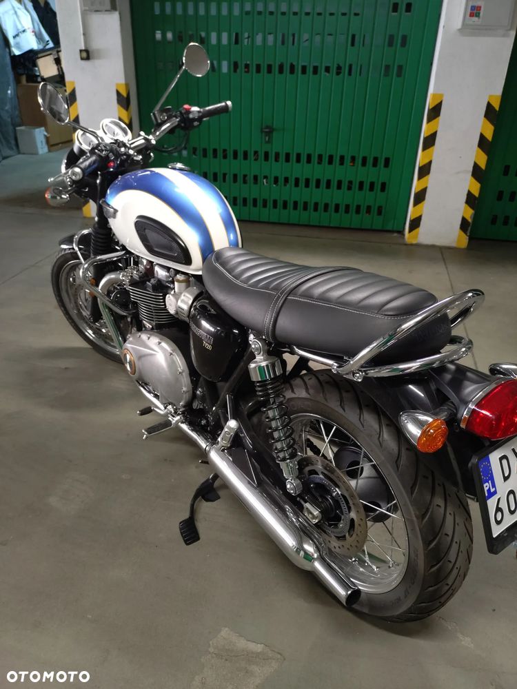 Triumph Bonneville - 12