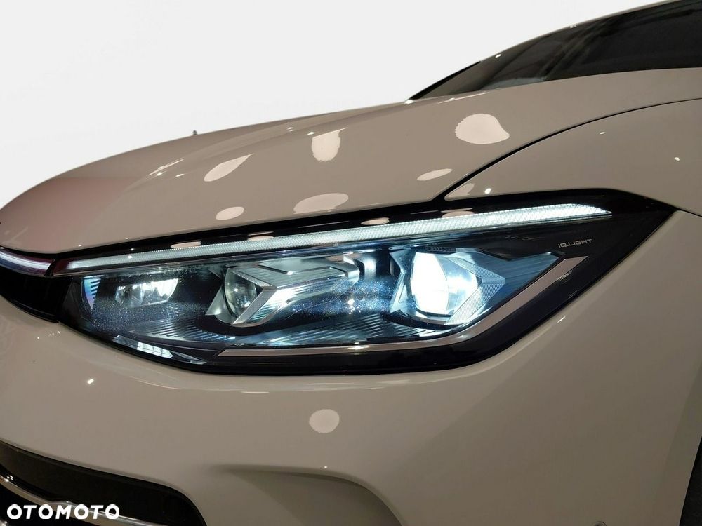 2025 Volkswagen Passat Variant, photograph 10