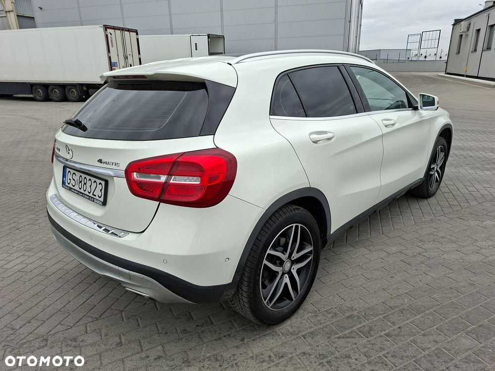 Mercedes-Benz GLA 250 4-Matic - 5