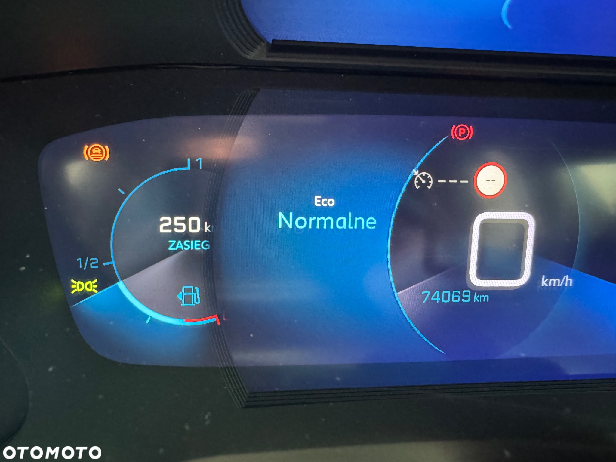 Peugeot 2008 1.5 BlueHDi Allure S&S - 28