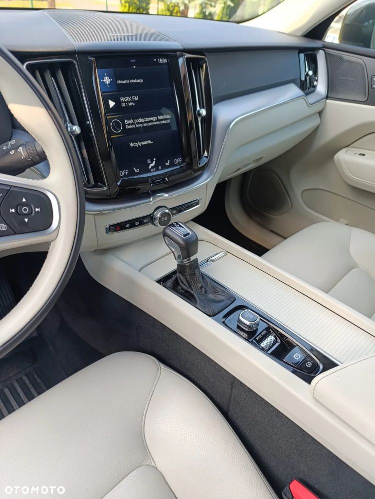 Volvo XC 60 T6 AWD Geartronic Momentum - 6