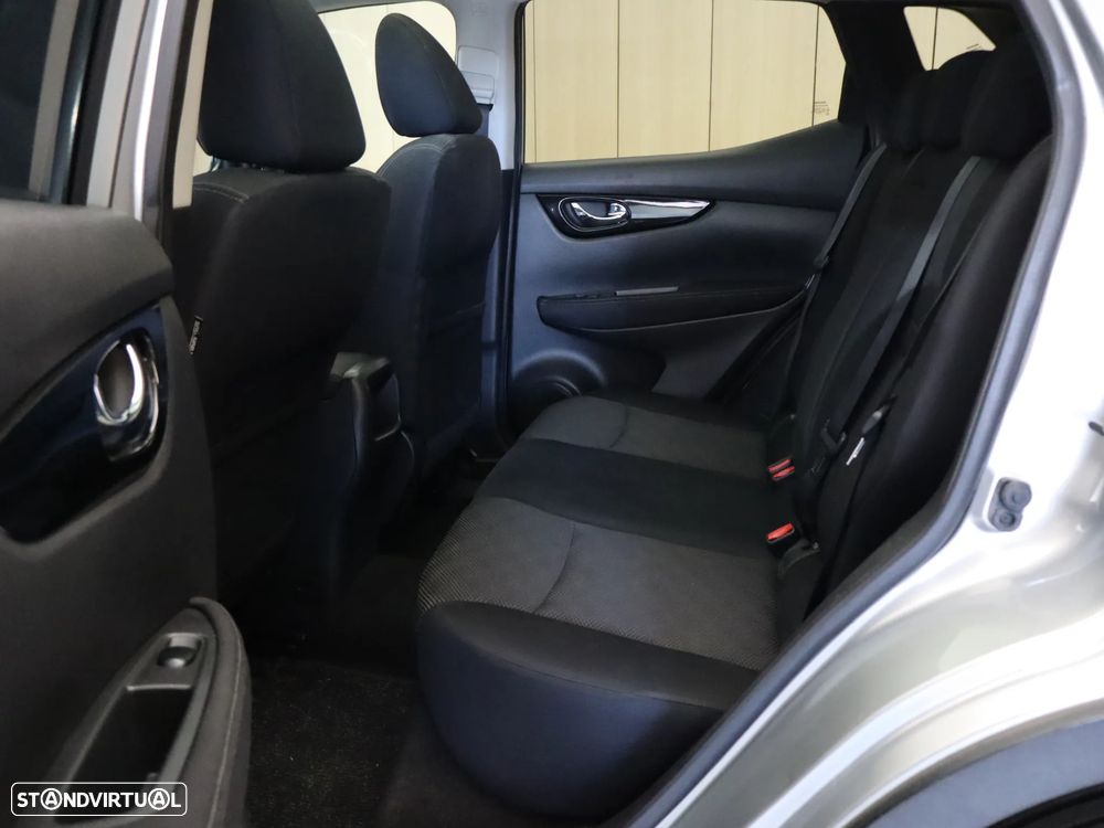 Nissan Qashqai 1.6 dCi Xtronic N-Connecta - 12