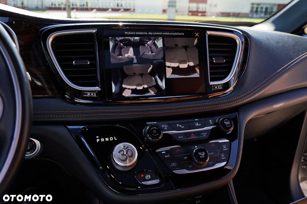 Chrysler Pacifica - 8
