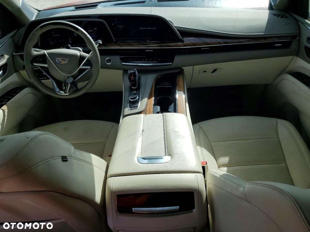 Cadillac Escalade - 8