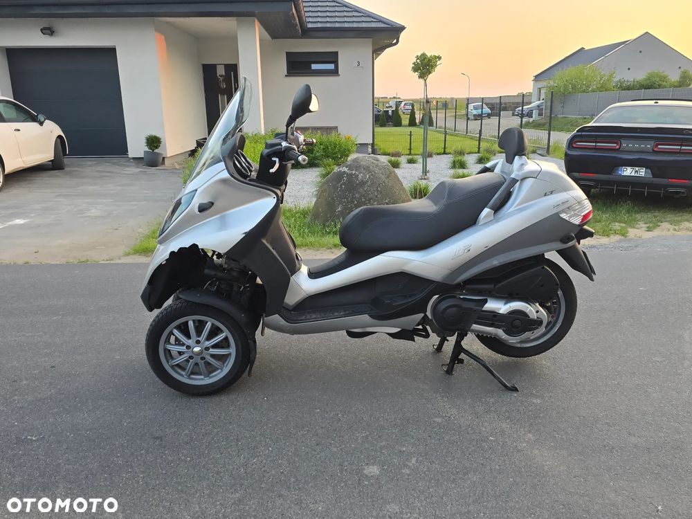 Piaggio MP-3 - 4