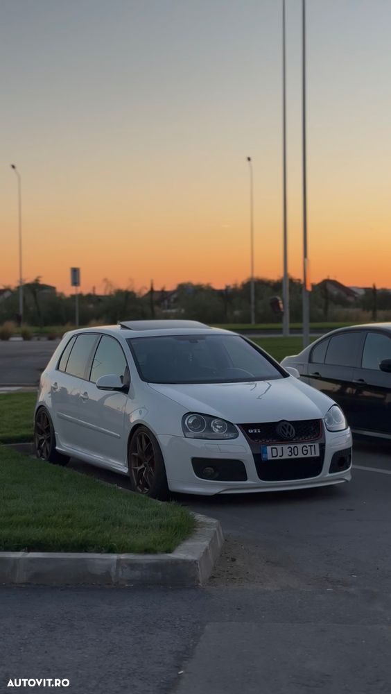 Volkswagen Golf 2.0 FSI GTI DSG 30 Edition - 2