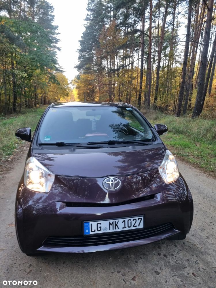 Toyota iQ - 24