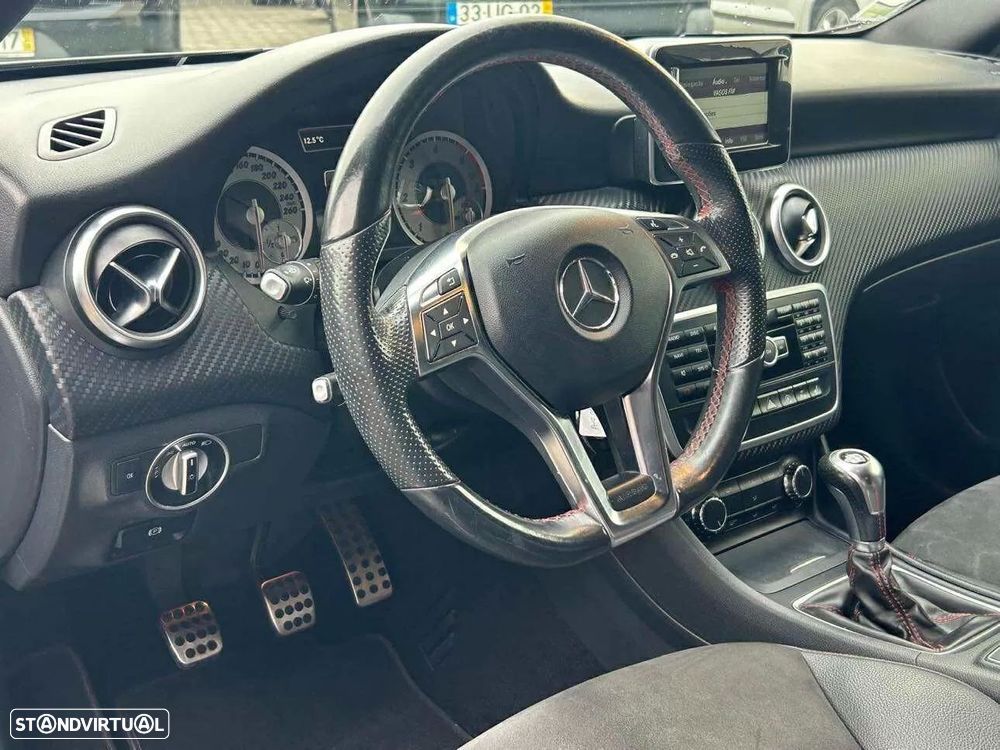 Mercedes-Benz A 180 d AMG Line - 16