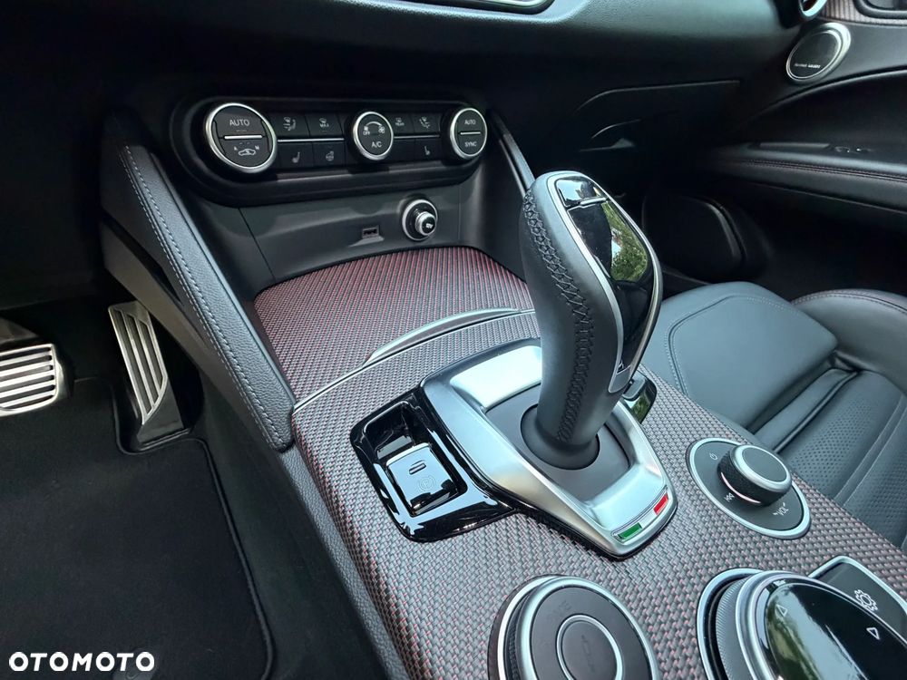 Alfa Romeo Stelvio - 15