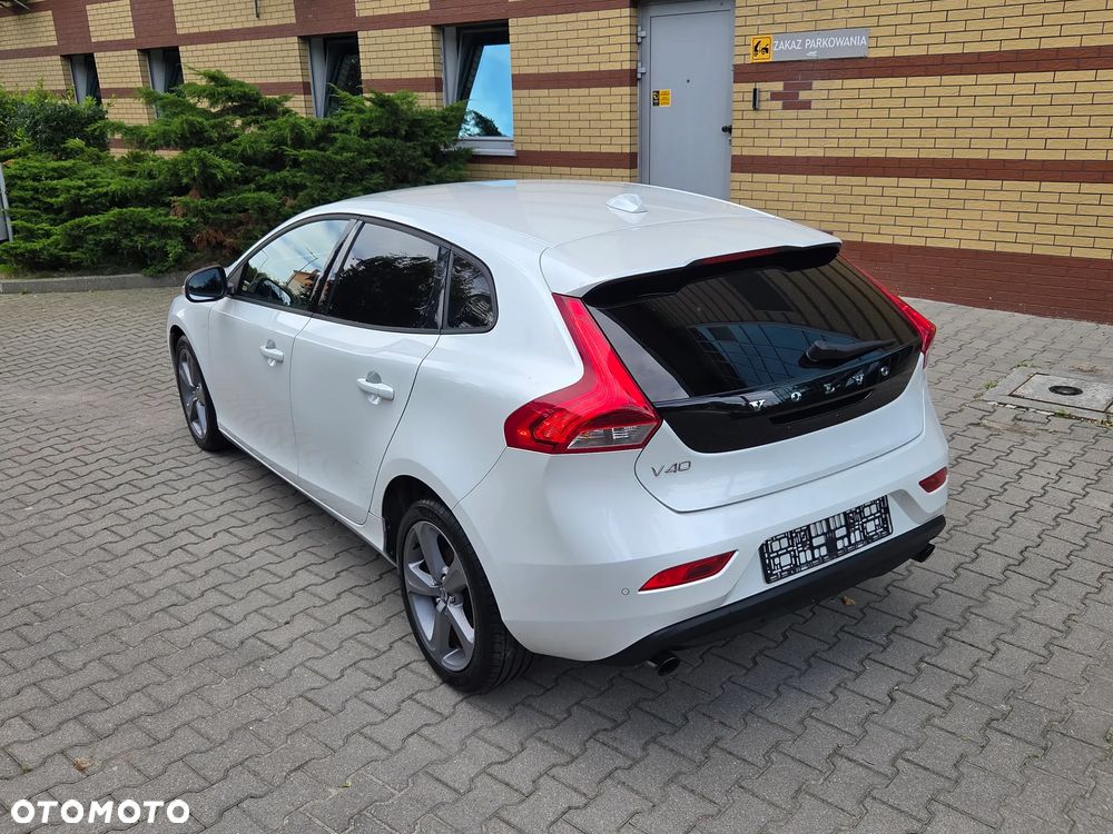Volvo V40 T2 Momentum - 20