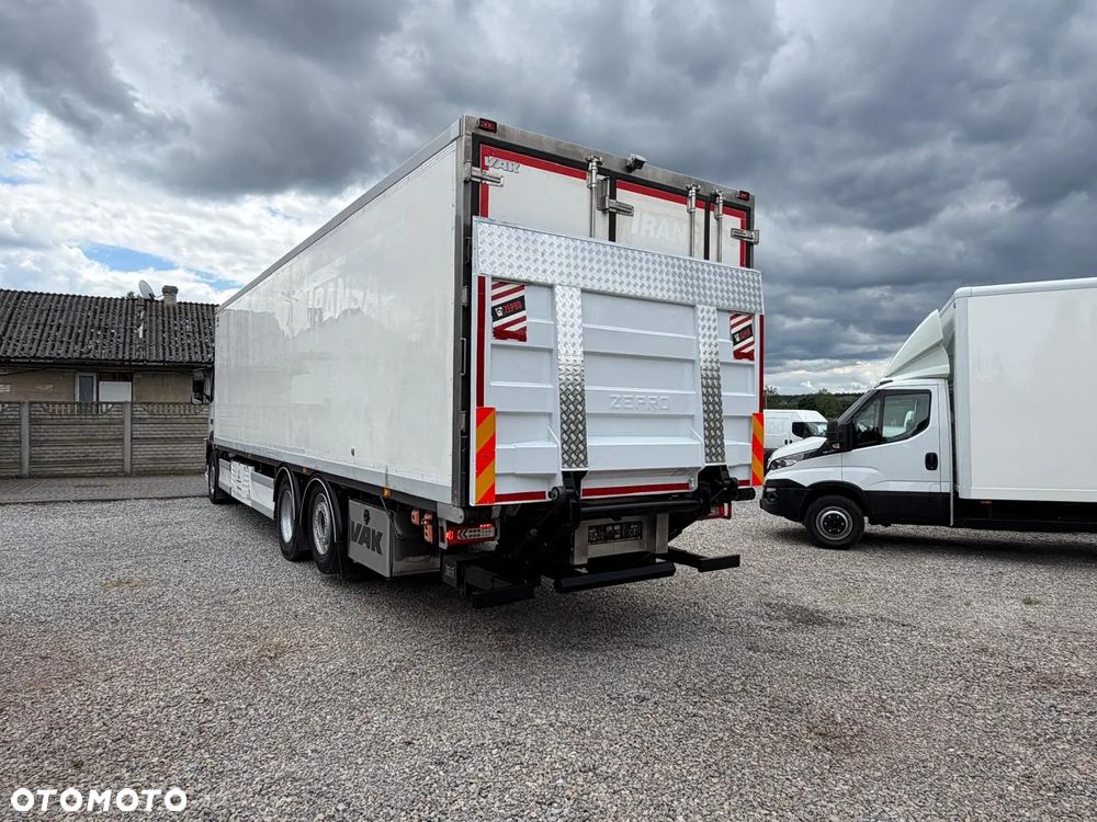 Volvo FM 370 / 6x2 / Chłodnia / Winda / - 16