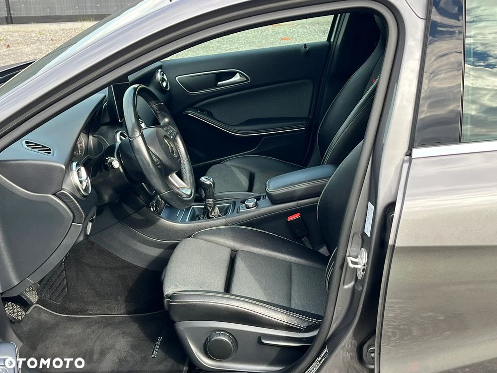 Mercedes-Benz Klasa A 180 BlueEfficiency Edition - 19