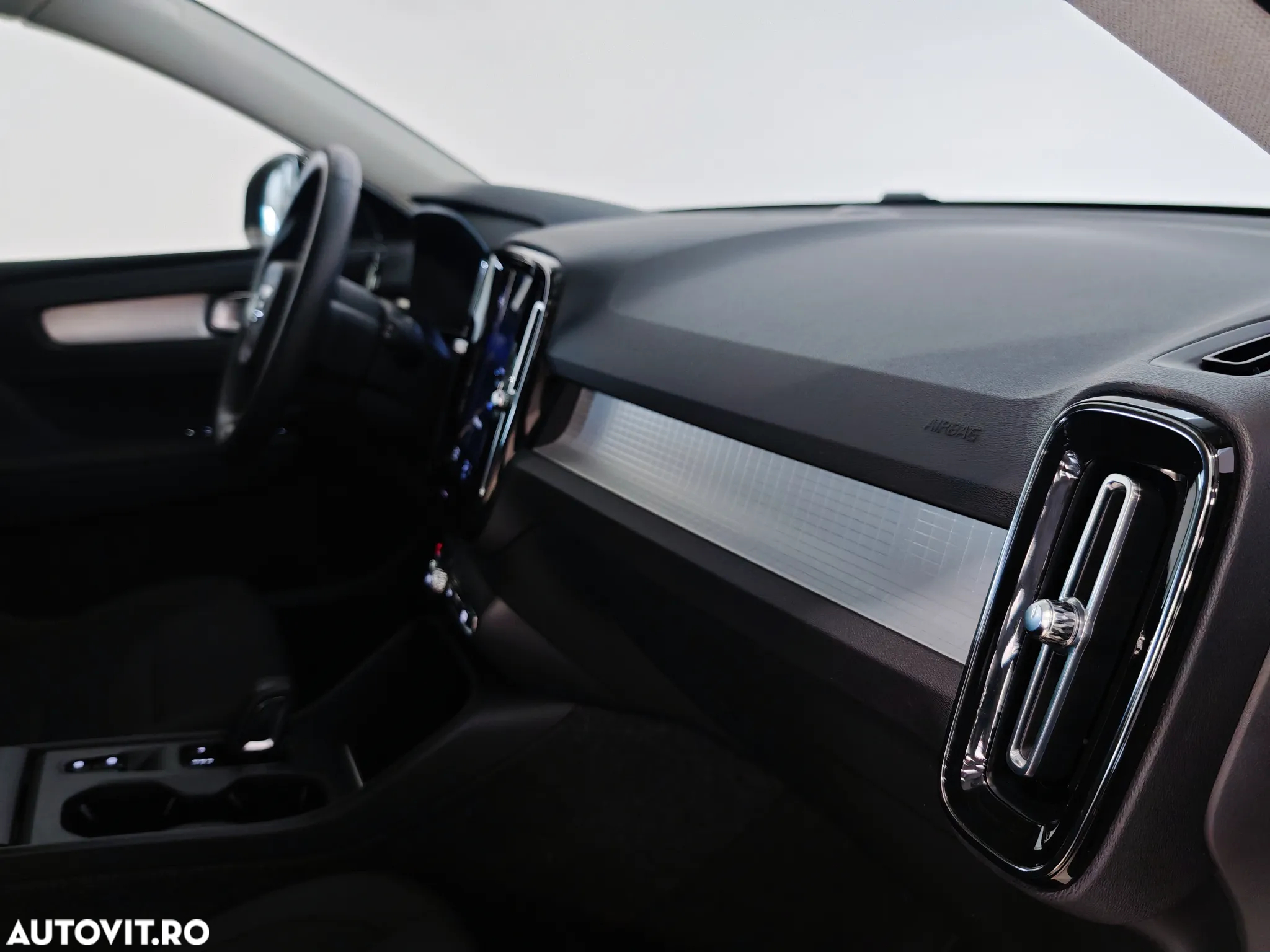 Volvo XC 40 T3 Geartronic Momentum Pro - 18