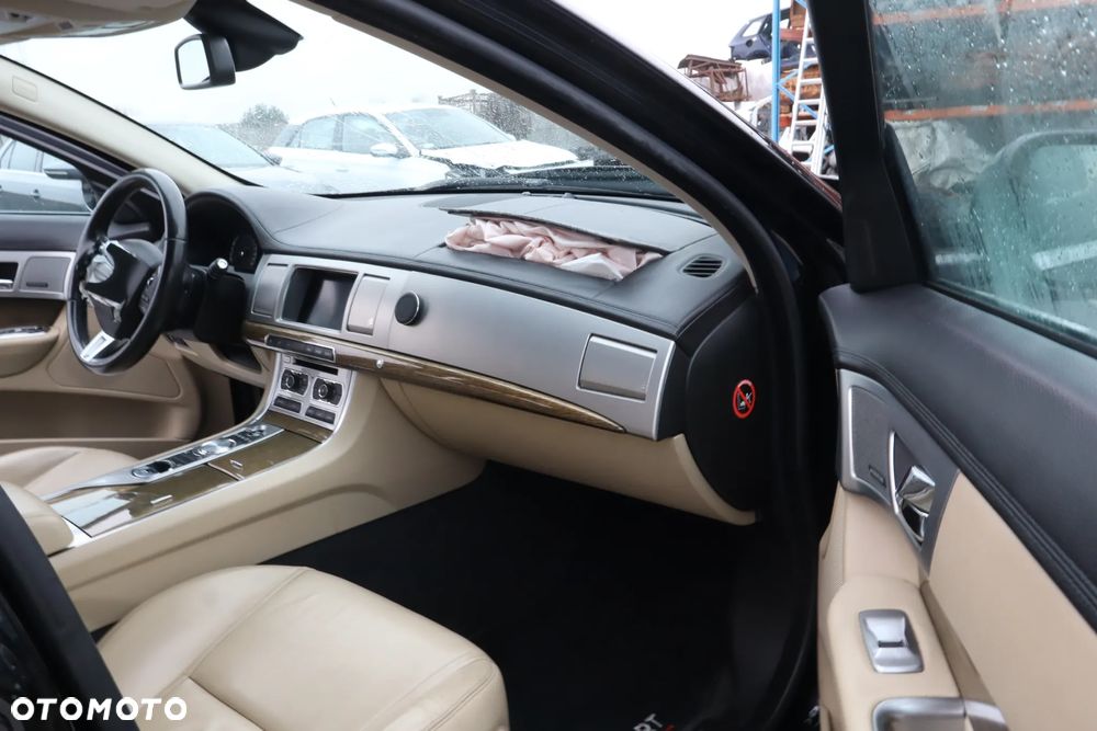 Jaguar XF 2.2 D Luxury - 12