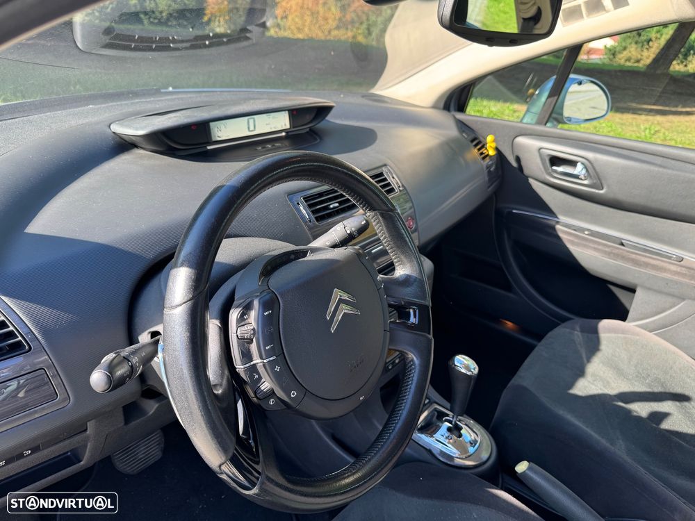 Citroën C4 Coupe HDi 110 FAP EGS6 Tendance - 3