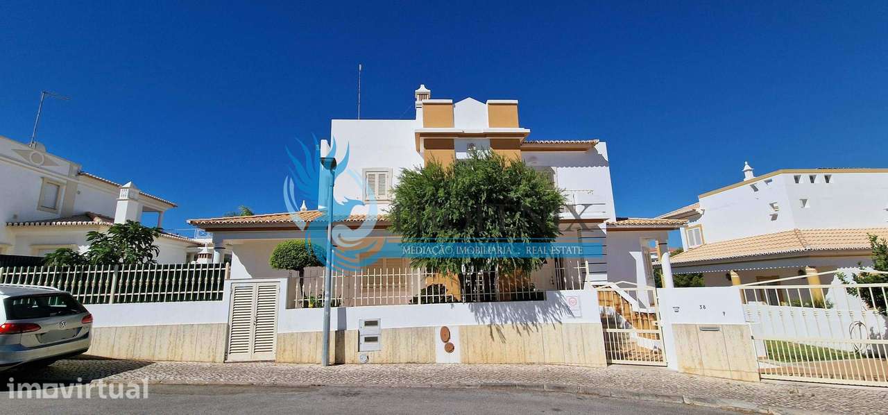 EXCELENTE MORADIA COM 4 QUARTOS, VISTA MAR, AMPLA GARAGEM, PISCINA E A - Grande imagem: 5/33