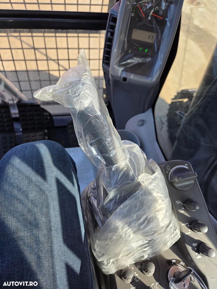 Hitachi 14 tone, 2025, NOU, Cupa 0,8m, Adancime sapare 4,5m, latime 2,49m, inst picon pe brate, Aer conditionat, hidraulica HITACHI, protectie cabina, motor ISUZU, posibilitate leasing-PROMOTIE 79.900 EUR+Tva - 22