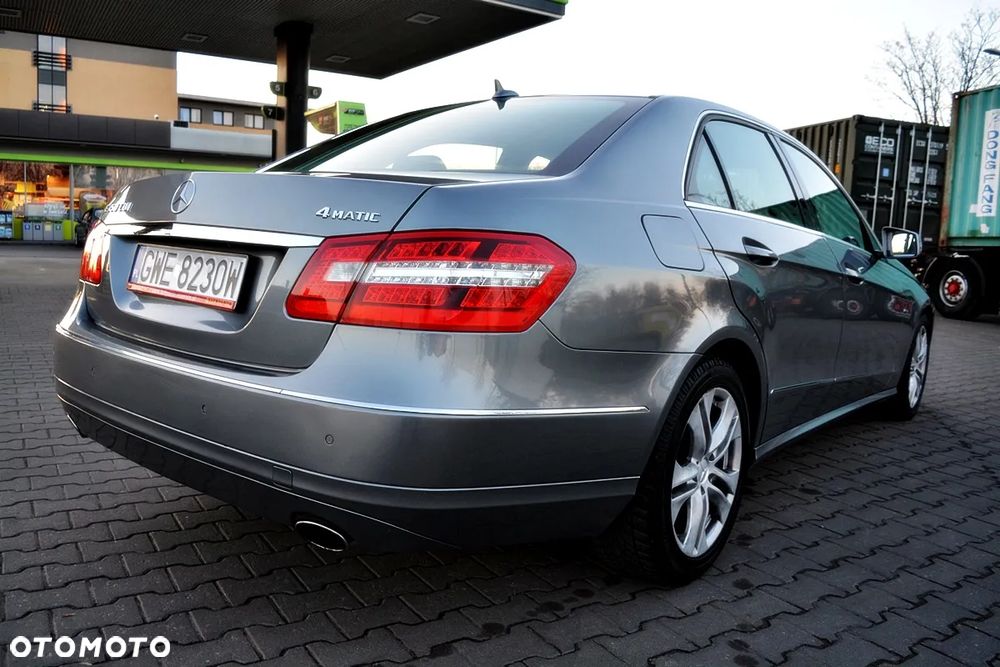 Mercedes-Benz Klasa E 350 CDI DPF 4Matic BlueEFFICIENCY 7G-TRONIC Avantgarde - 4