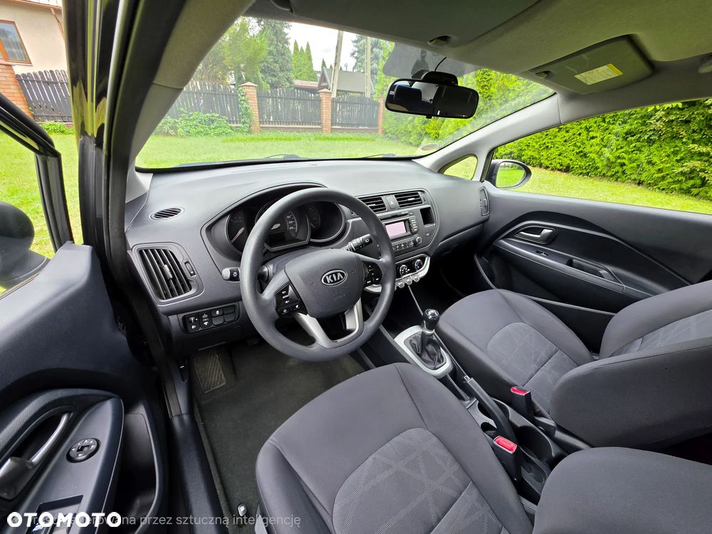 Kia Rio 1.2 Fifa World Cup Edition - 10