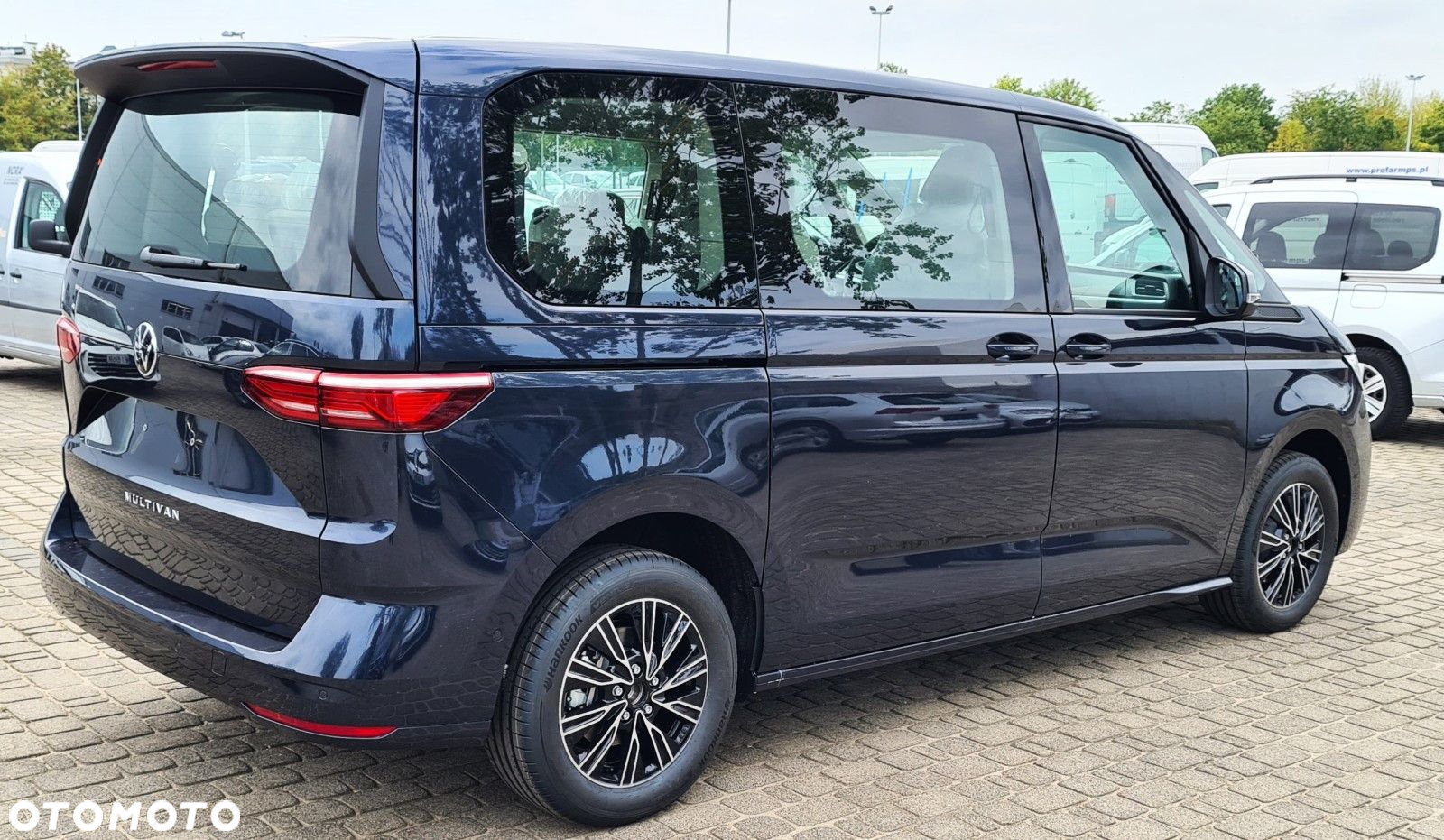 Volkswagen Multivan - 11