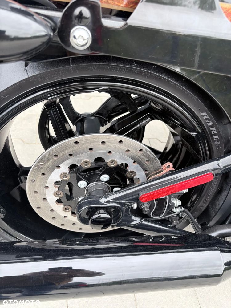 Harley-Davidson Softail Breakout - 24