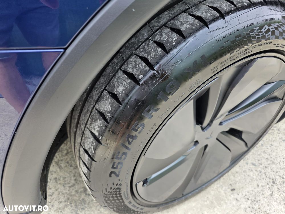 Tesla Model Y Long Range RWD Premium - 2