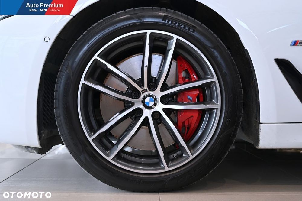 BMW Seria 5 530d xDrive mHEV - 24