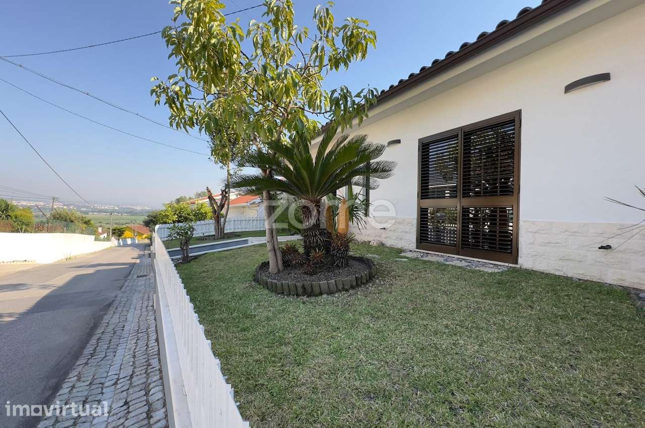Moradia unifamiliar com jardim, garagem e anexos | Antuzede, Coimbra - Grande imagem: 5/60