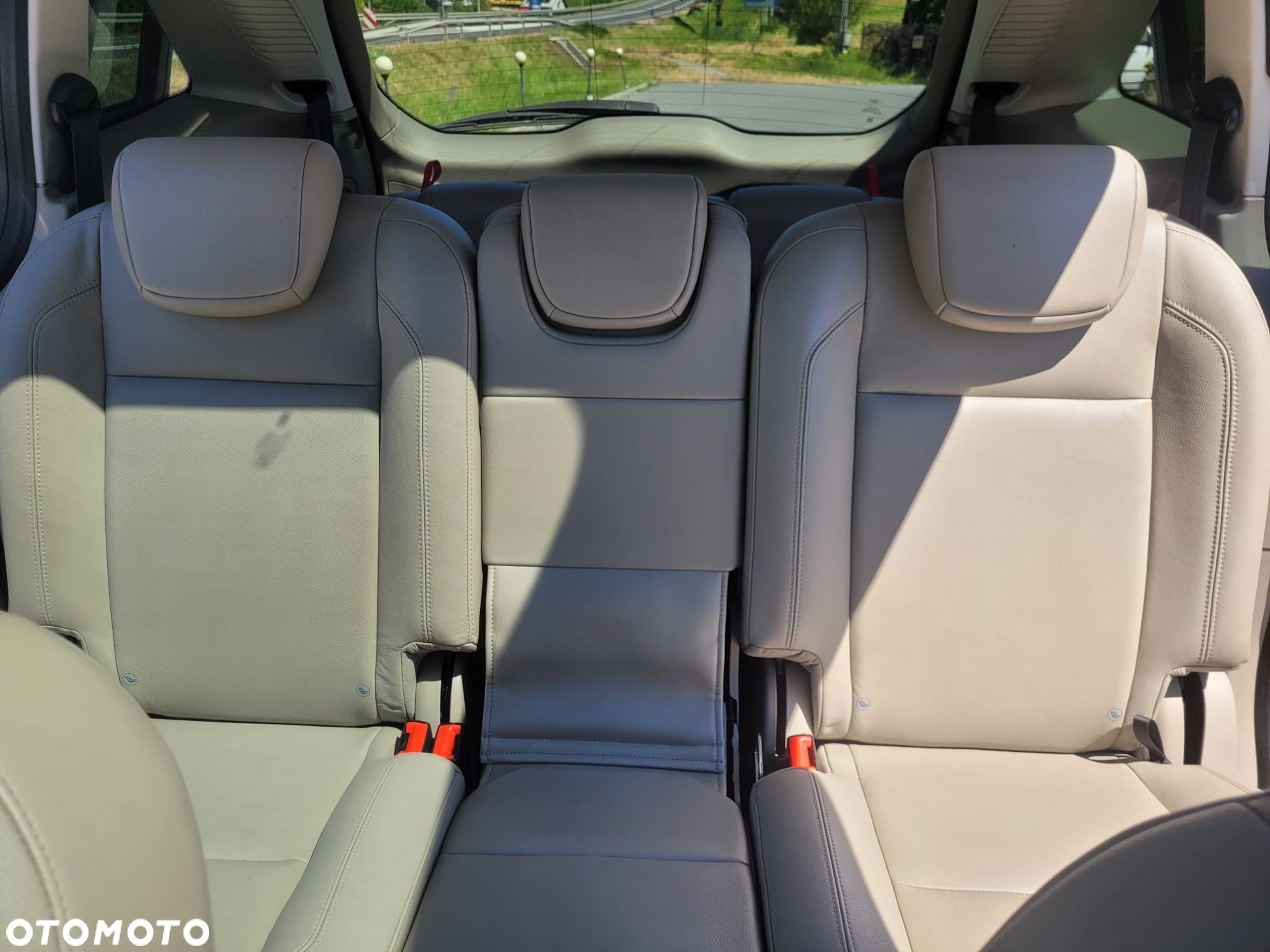 Ford Grand C-MAX 2.0 TDCi Titanium - 24