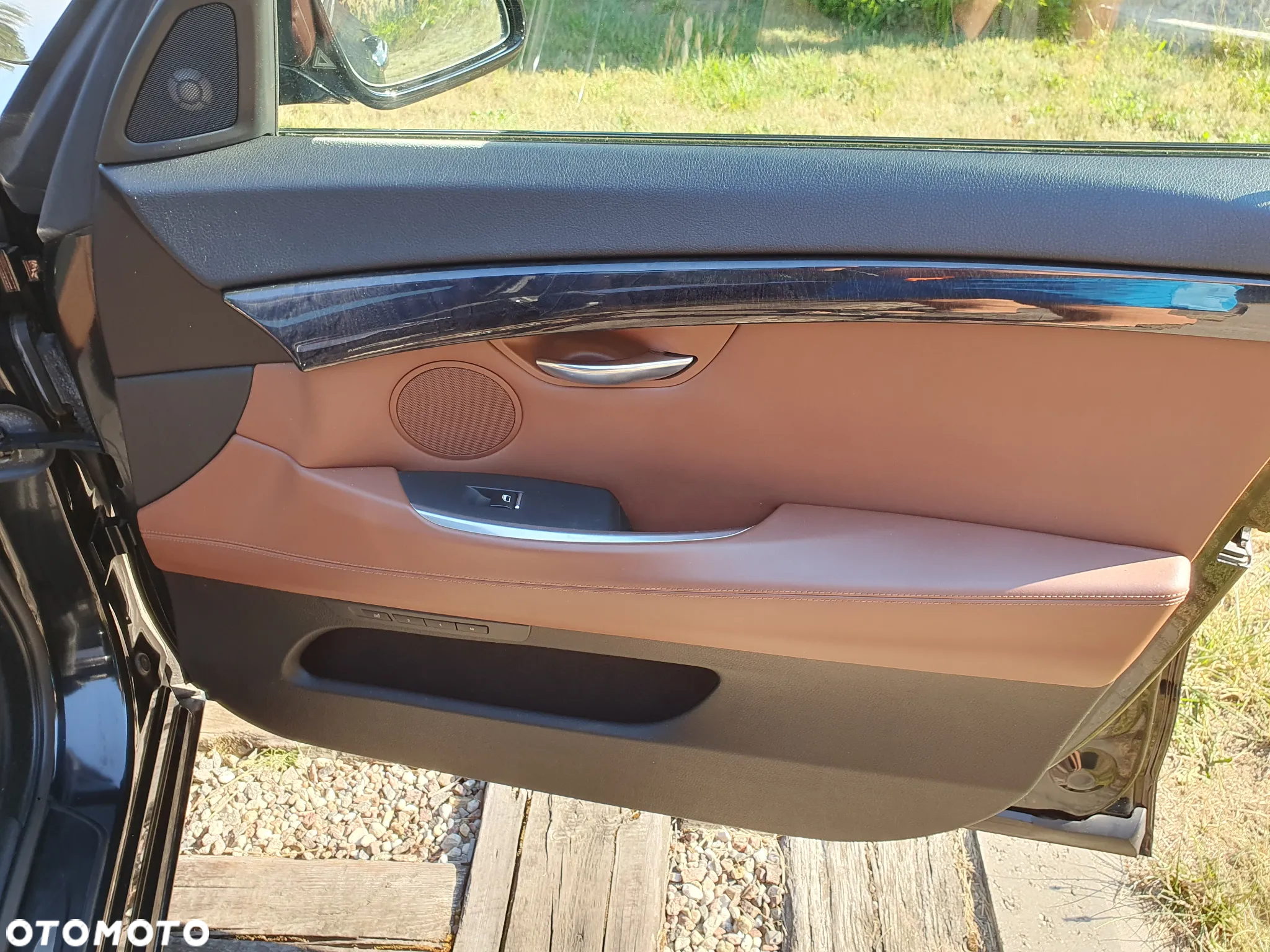 BMW Seria 5 550i - 16