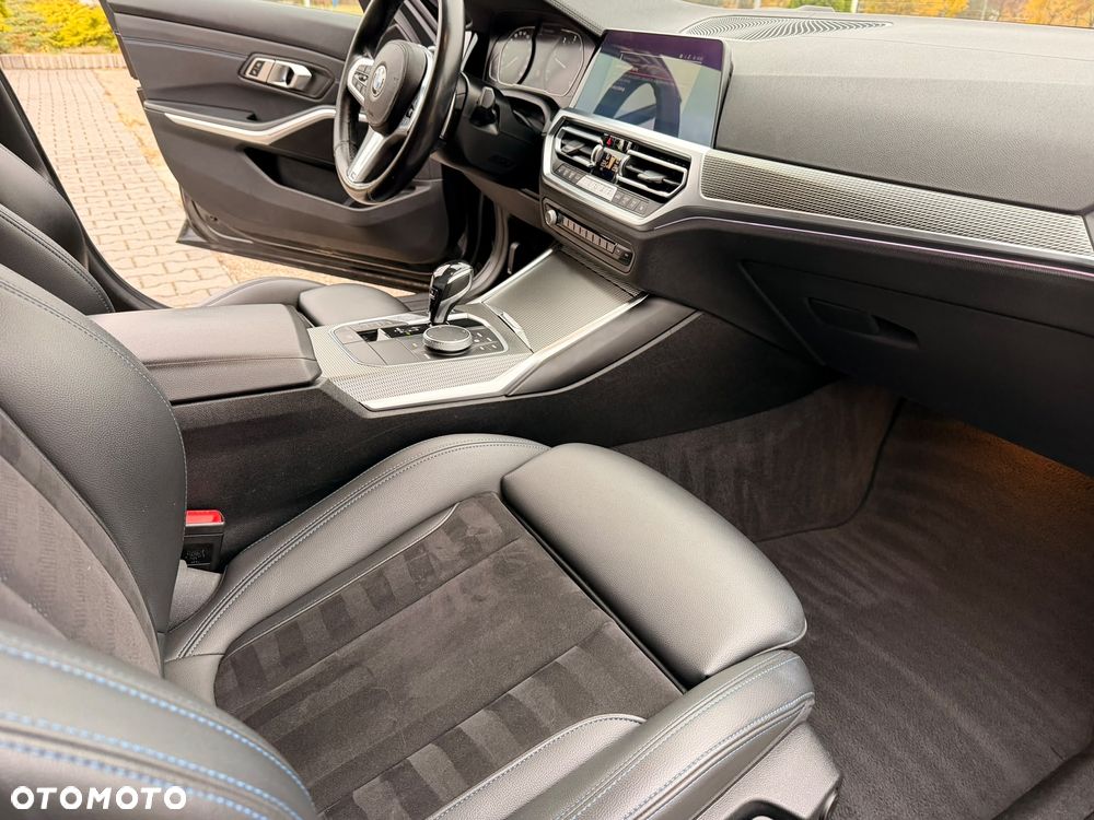 BMW Seria 3 320d M Sport - 13
