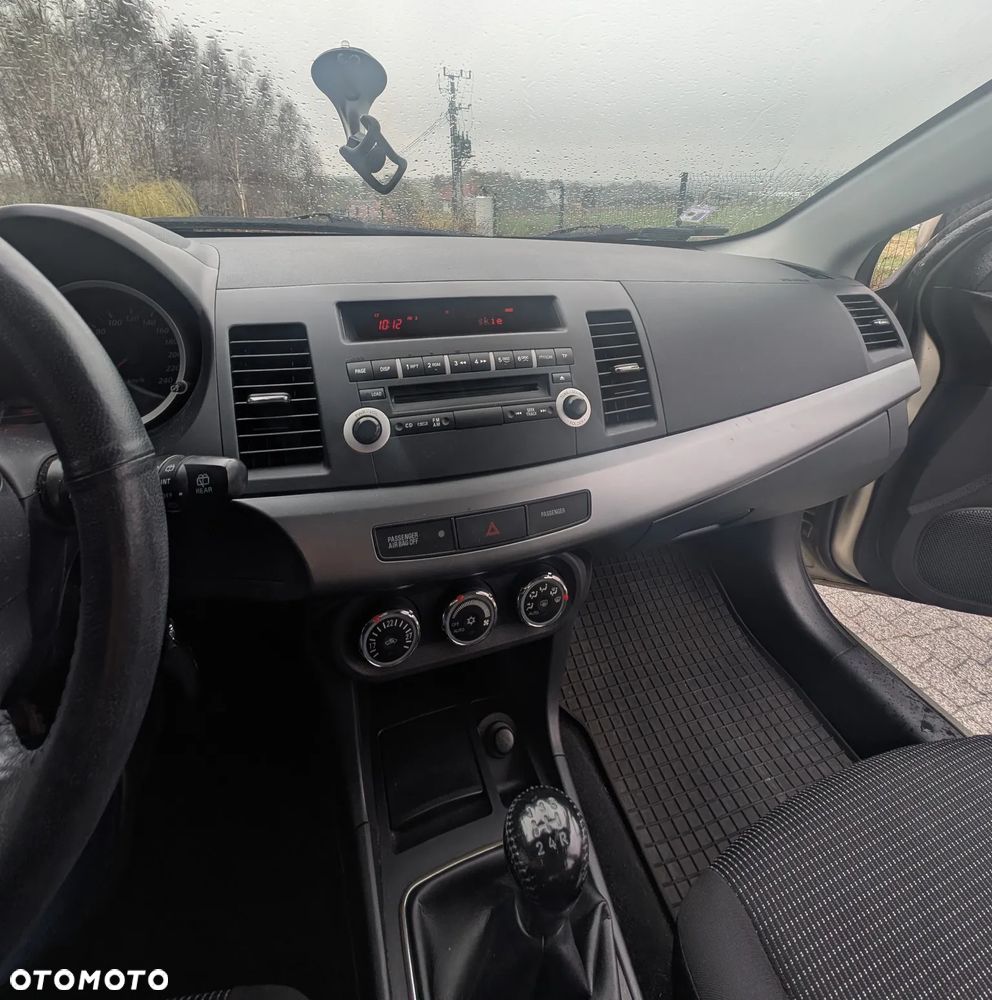 Mitsubishi Lancer 1.6 Invite - 13