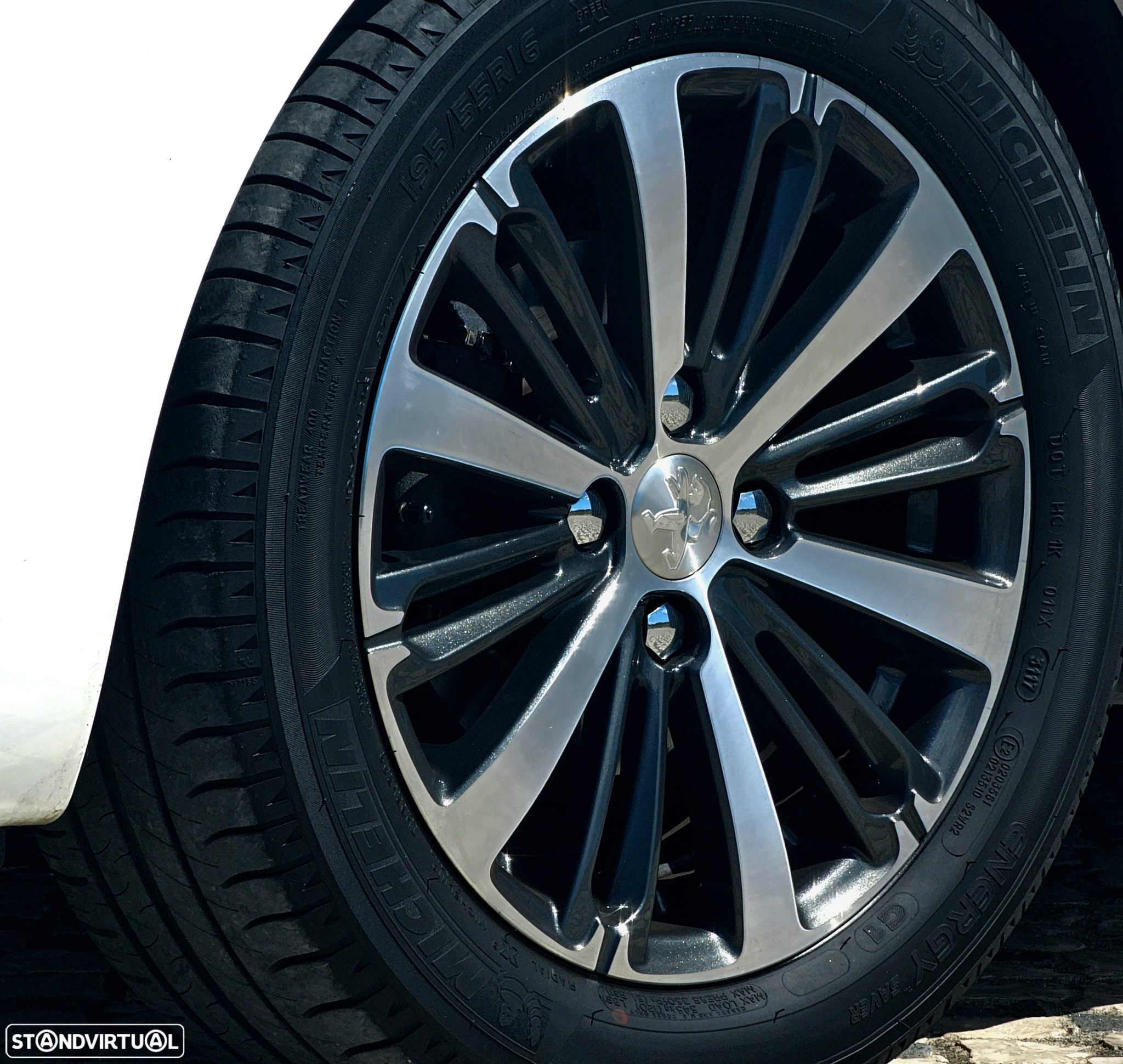 Peugeot 208 1.2 PureTech Allure - 12