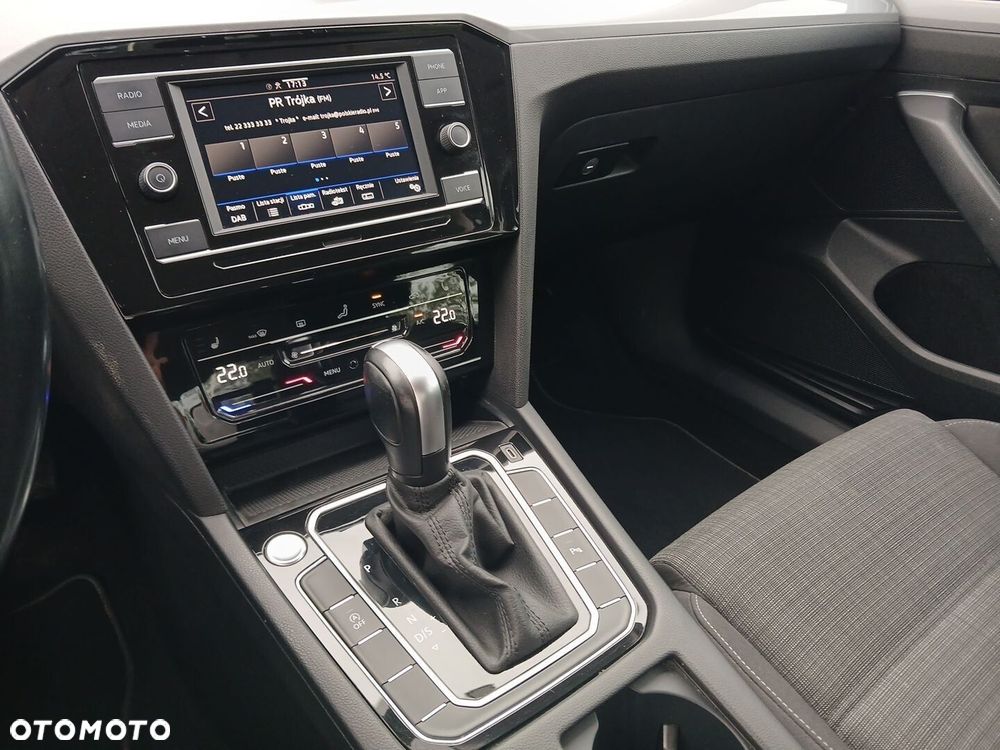 Volkswagen Passat - 16