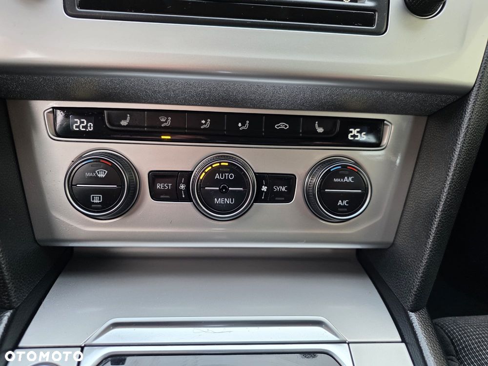 Volkswagen Passat Variant 2.0 TDI SCR DSG Comfortline - 23