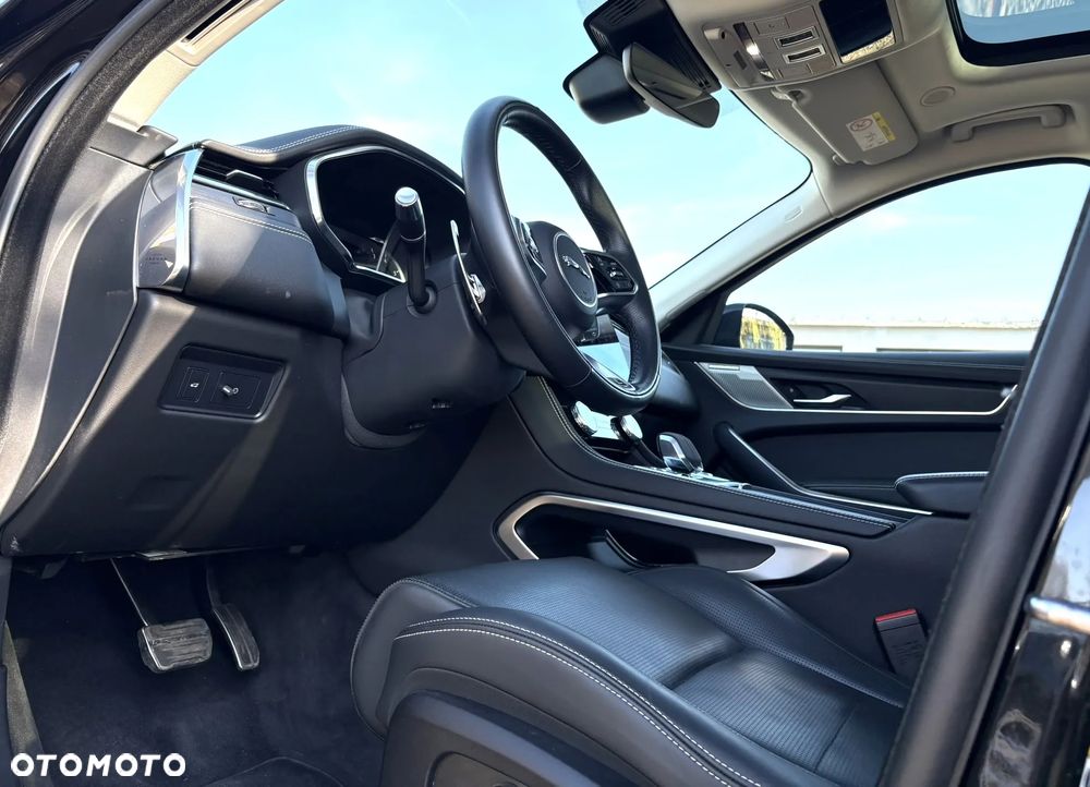 Jaguar F-Pace 3.0 P400 mHEV AWD R-Dynamic Black - 10