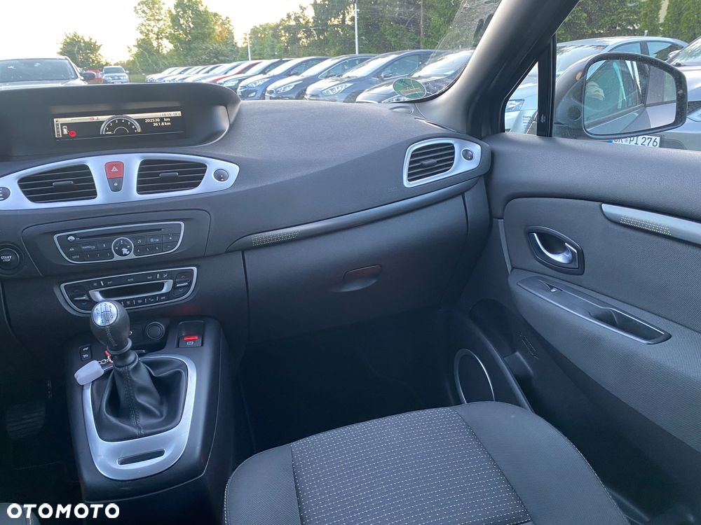 Renault Scenic 1.6 16V 110 Dynamique - 32