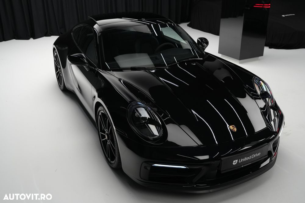 Porsche 911 Carrera 4 GTS PDK - 36