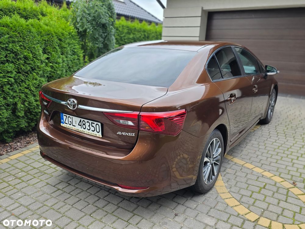 Toyota Avensis 2015 photo 5