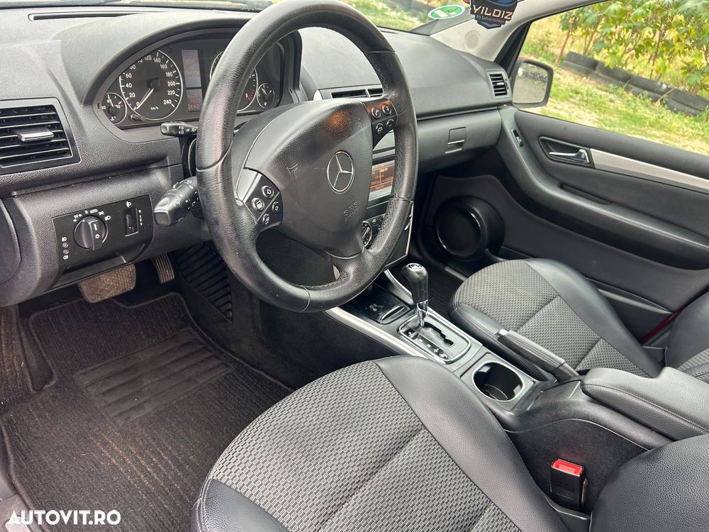 Mercedes-Benz A 180 - 23