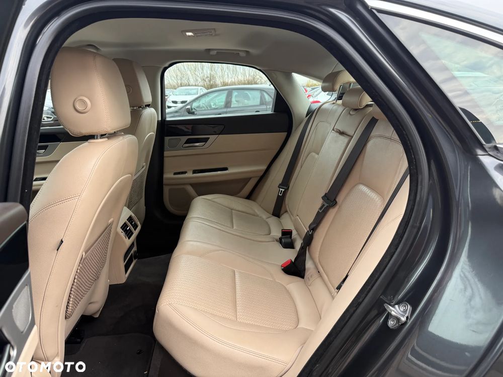 Jaguar XF E-Performance Prestige - 26