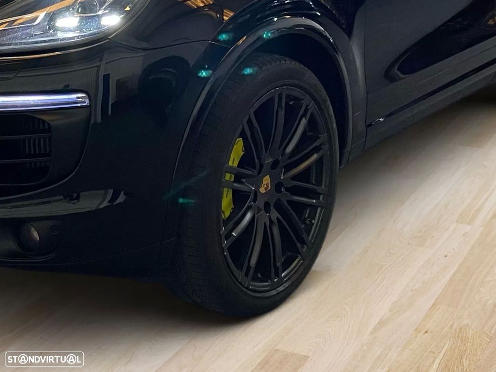 Porsche Cayenne Platinum Edition - 6