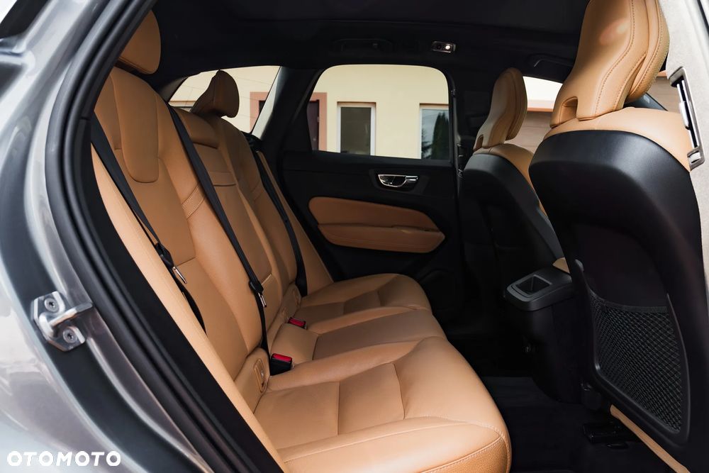 Volvo XC 60 D5 SCR AWD Inscription - 25