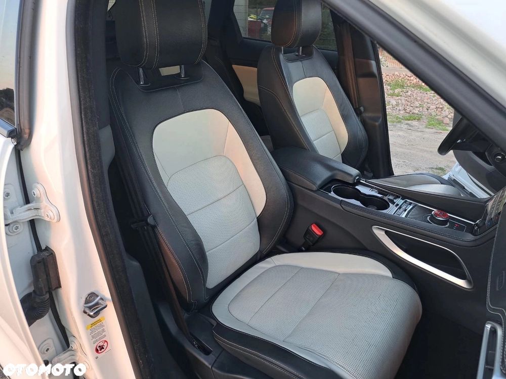 Jaguar F-Pace - 16