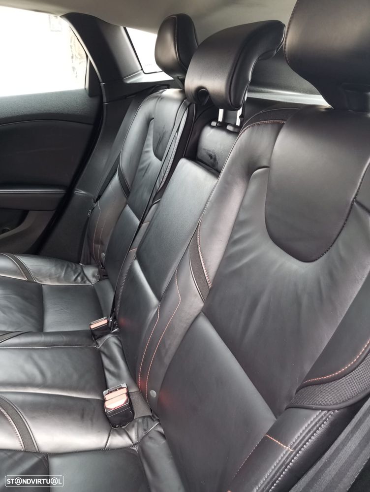 Volvo V40 1.6 D2 R-Design Summum - 12